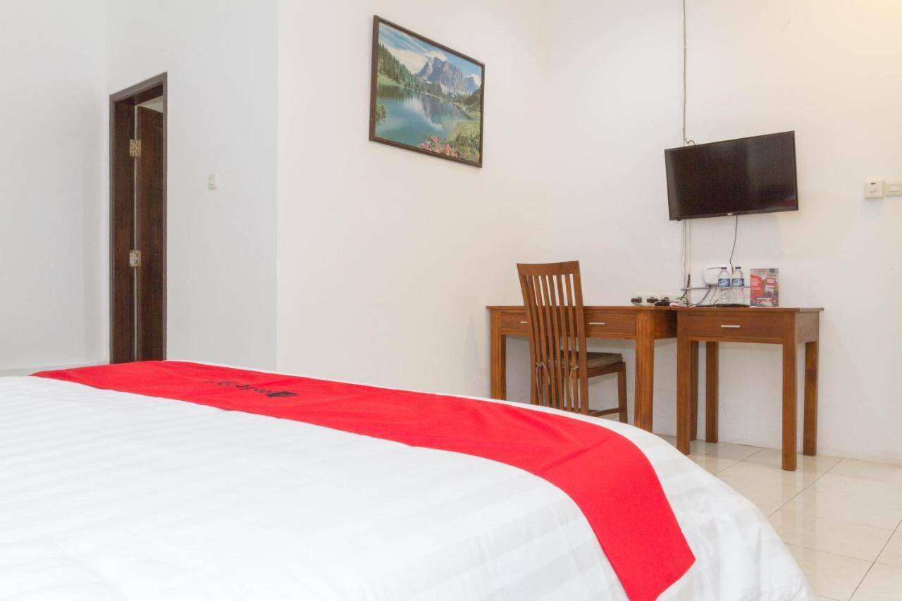 Отель Reddoorz Near Jatinangor Town Square Экстерьер фото