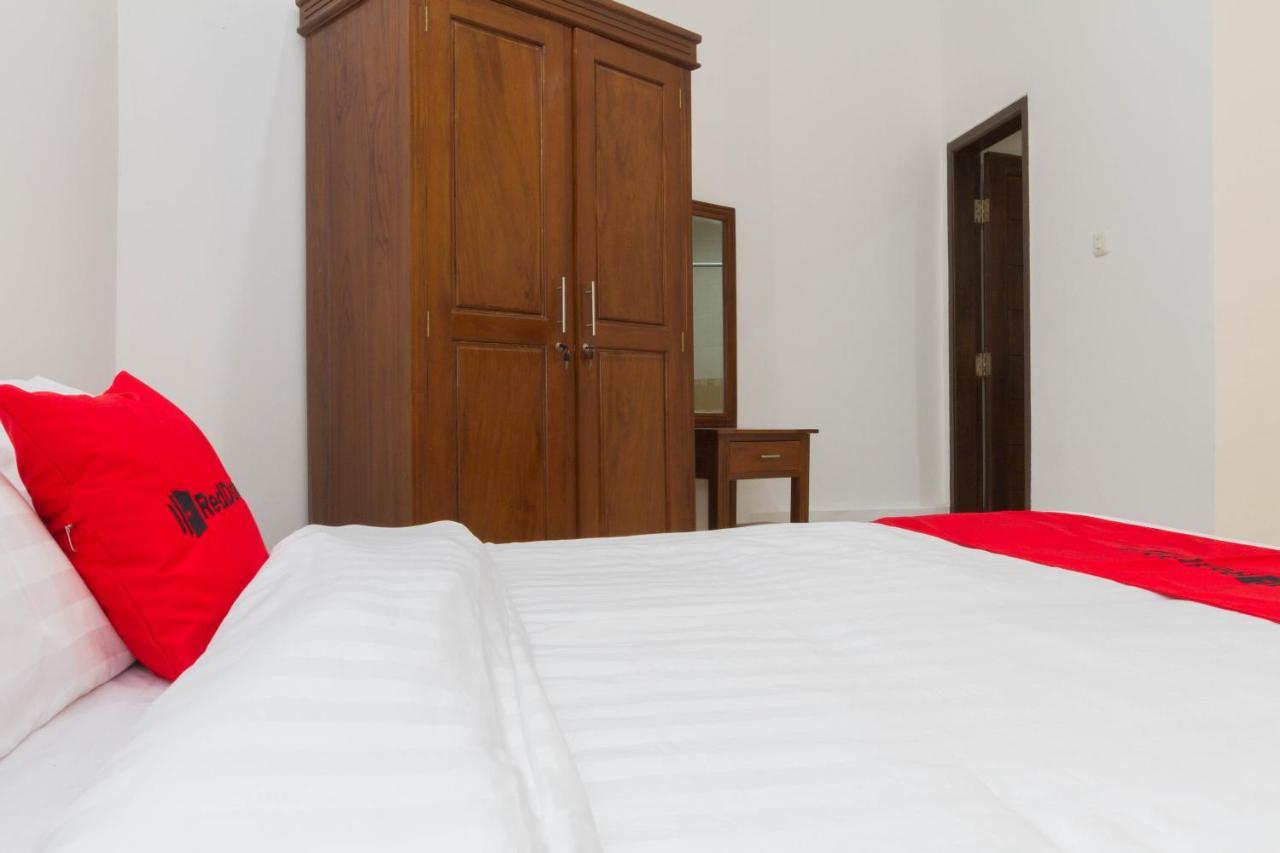 Отель Reddoorz Near Jatinangor Town Square Экстерьер фото