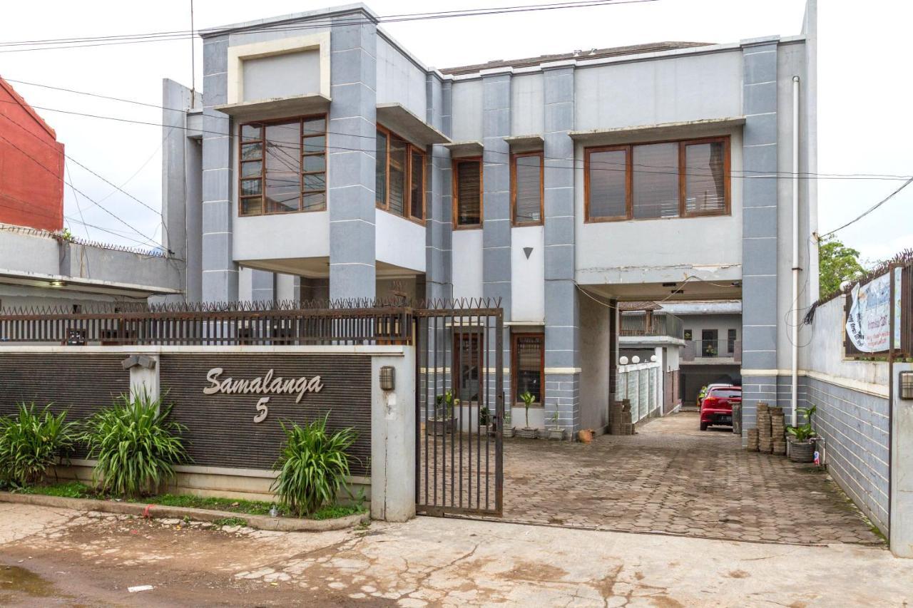 Отель Reddoorz Near Jatinangor Town Square Экстерьер фото