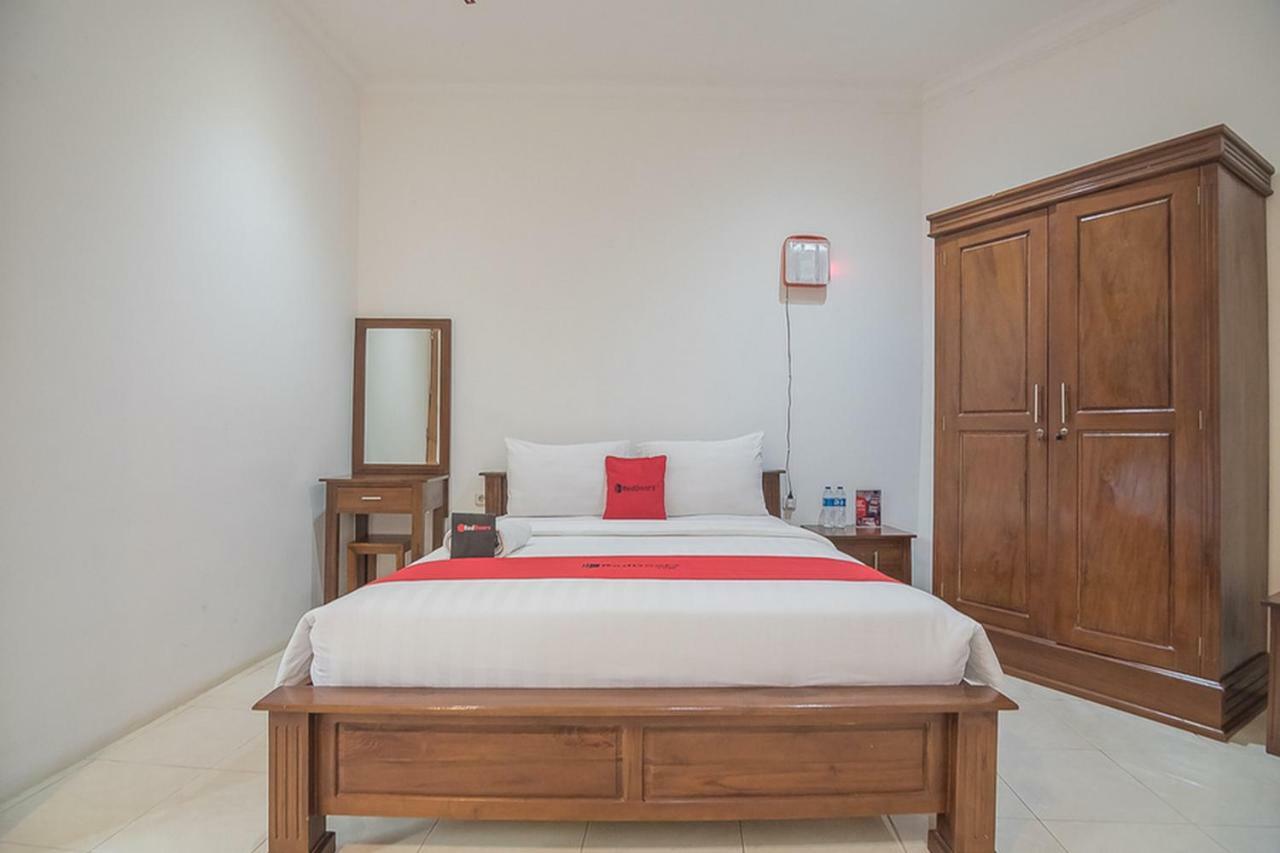 Отель Reddoorz Near Jatinangor Town Square Экстерьер фото