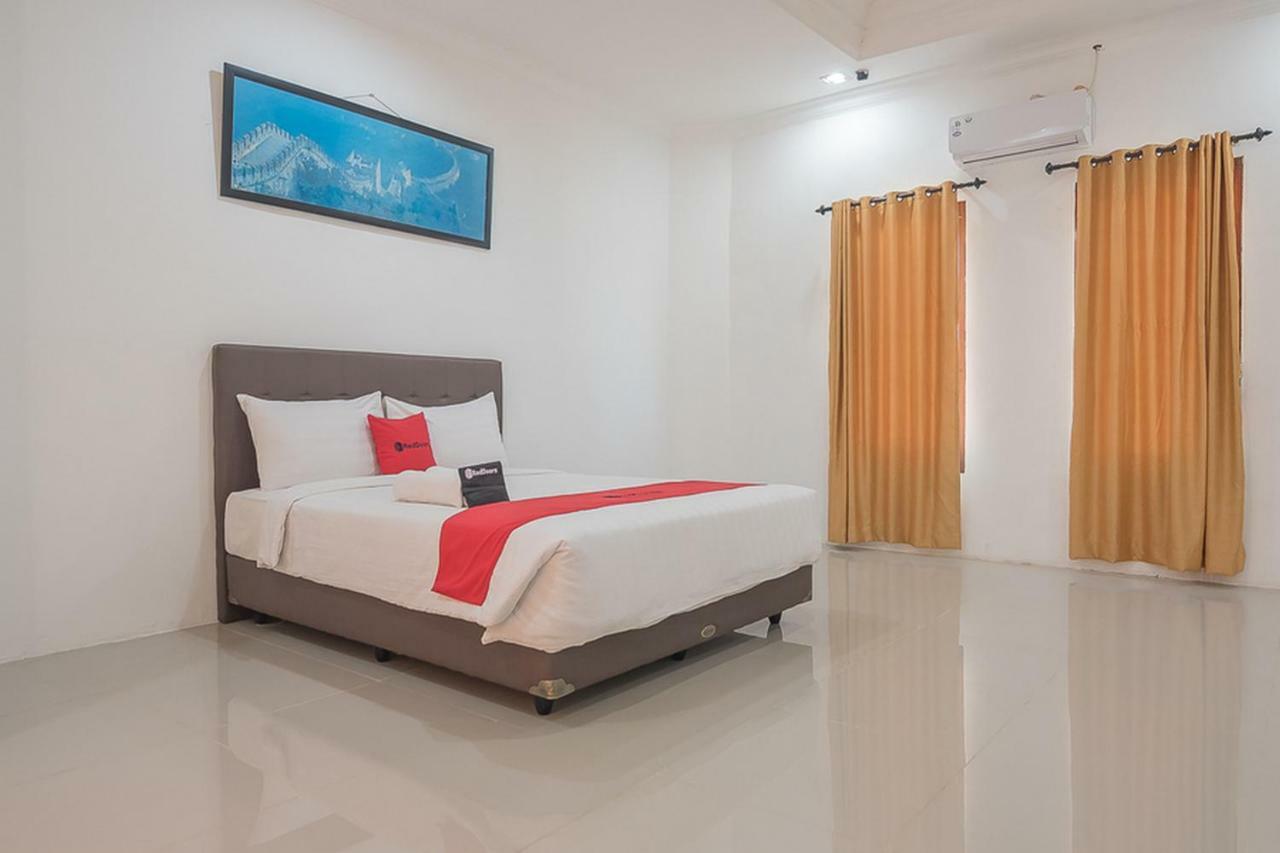 Отель Reddoorz Near Jatinangor Town Square Экстерьер фото