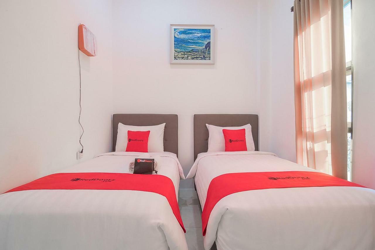 Отель Reddoorz Near Jatinangor Town Square Экстерьер фото
